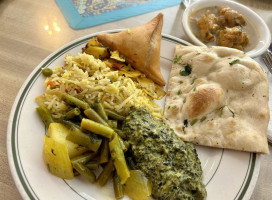 Simi's India Cuisine food