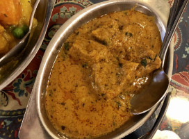 Simi's India Cuisine food