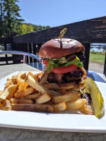 Lakehouse Tavern food