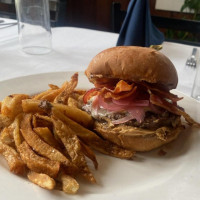 Lakehouse Tavern food