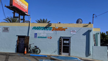 Mariscos Guillen outside