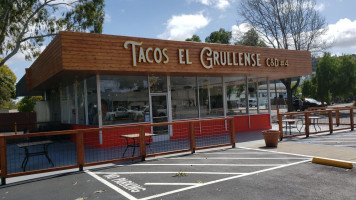 Taqueria El Grullense outside