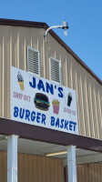 Jan's Burger Basket outside