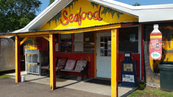 Christian Brothers Seafood outside