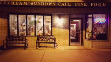 Sun Down Cafe outside