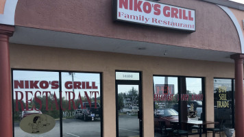 Nikos Grill outside