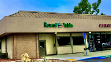 Round Table Pizza food