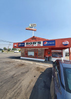 Bob's Drive In outside