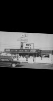 Bob's Drive In outside