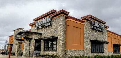 LongHorn Steakhouse outside