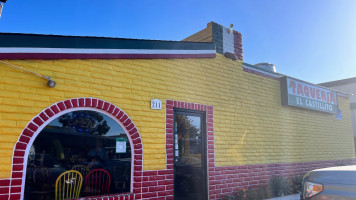 El Castillito Taqueria outside