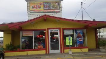 Tacos El Gordo outside