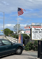 Tony's Clam Shop outside