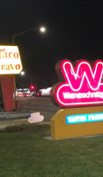 Wienerschnitzel outside