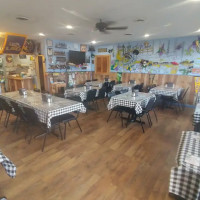 Momma Pearl's Cajun Kitchen inside