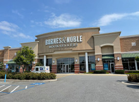 Barnes Noble outside