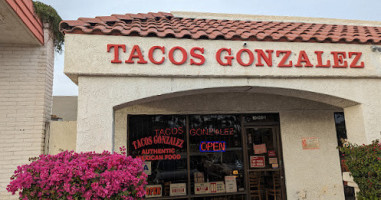 Tacos Gonzalez outside