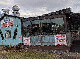 Gary's Oyster Shack inside