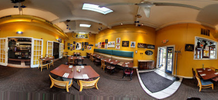 Grumpy's Café inside