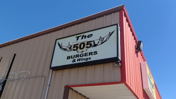 The 505 Burgers Wings food