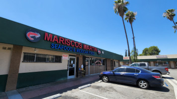 Mariscos Martin outside