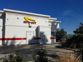 In-n-out Burger outside