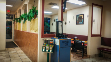 Pizzano's Pizza Grinders Haines City inside