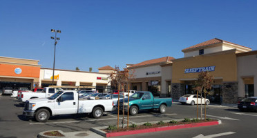 The Habit Burger Grill outside