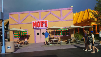 Moe's Tavern inside