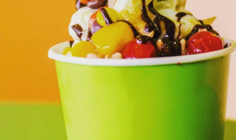 Yummis Frozen Yogurt And Cafe food