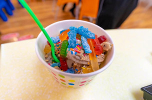 Yummis Frozen Yogurt And Cafe food