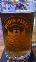 Bud's Pizza food