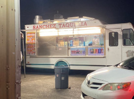 Sánchez Taqueria outside