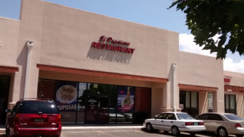 El Papaturro Salvadorian Food outside