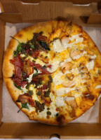 Flippers Pizzeria food