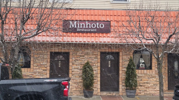 Minhoto outside