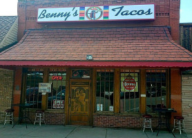 Benny's Tacos inside