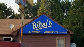 Riley's Cannibal Jct outside