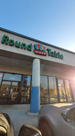 Round Table Pizza outside