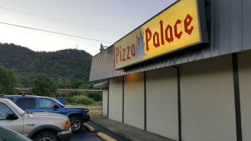 Pizza Palace food