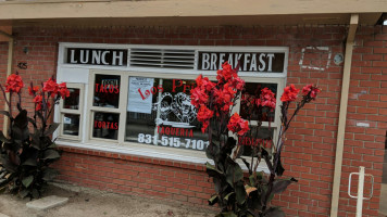 Los Primos Taqueria outside