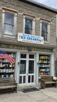 Grannie's Cookie Jars Ice Cream Parlor food