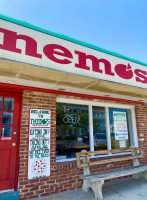 Nemo's Pizza Family outside