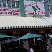 Gino's Pizza outside