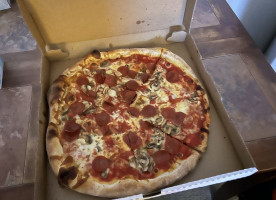 Pat's Pizzeria food