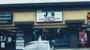 J's Pizza outside