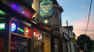 Mach's Gute Pub And Grille outside