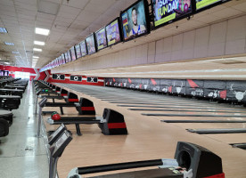 Bowlero Woodridge inside