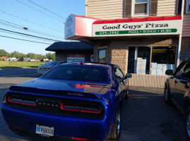 Good Guys Pizza outside