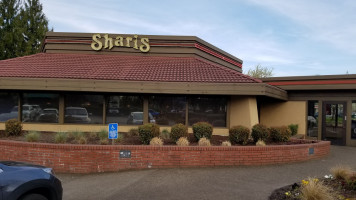 Shari's Cafe And Pies outside